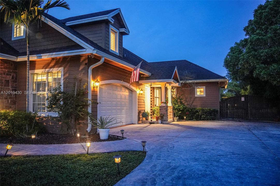 En Venta: $2,745,000 (6 camas, 4 baños, 3576 Pies cuadrados)