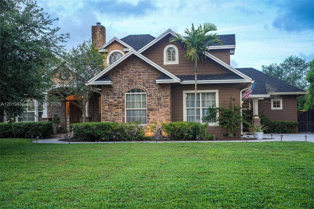 En Venta: $2,745,000 (6 camas, 4 baños, 3576 Pies cuadrados)