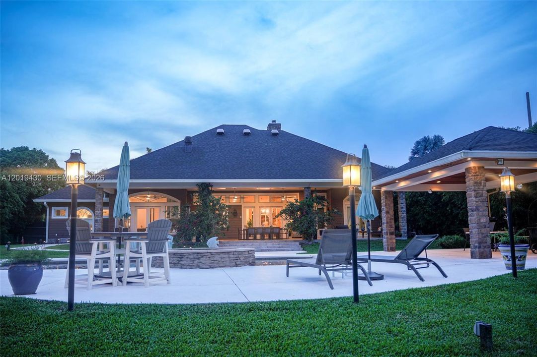 En Venta: $2,745,000 (6 camas, 4 baños, 3576 Pies cuadrados)