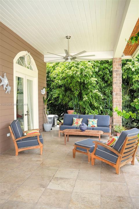En Venta: $2,745,000 (6 camas, 4 baños, 3576 Pies cuadrados)