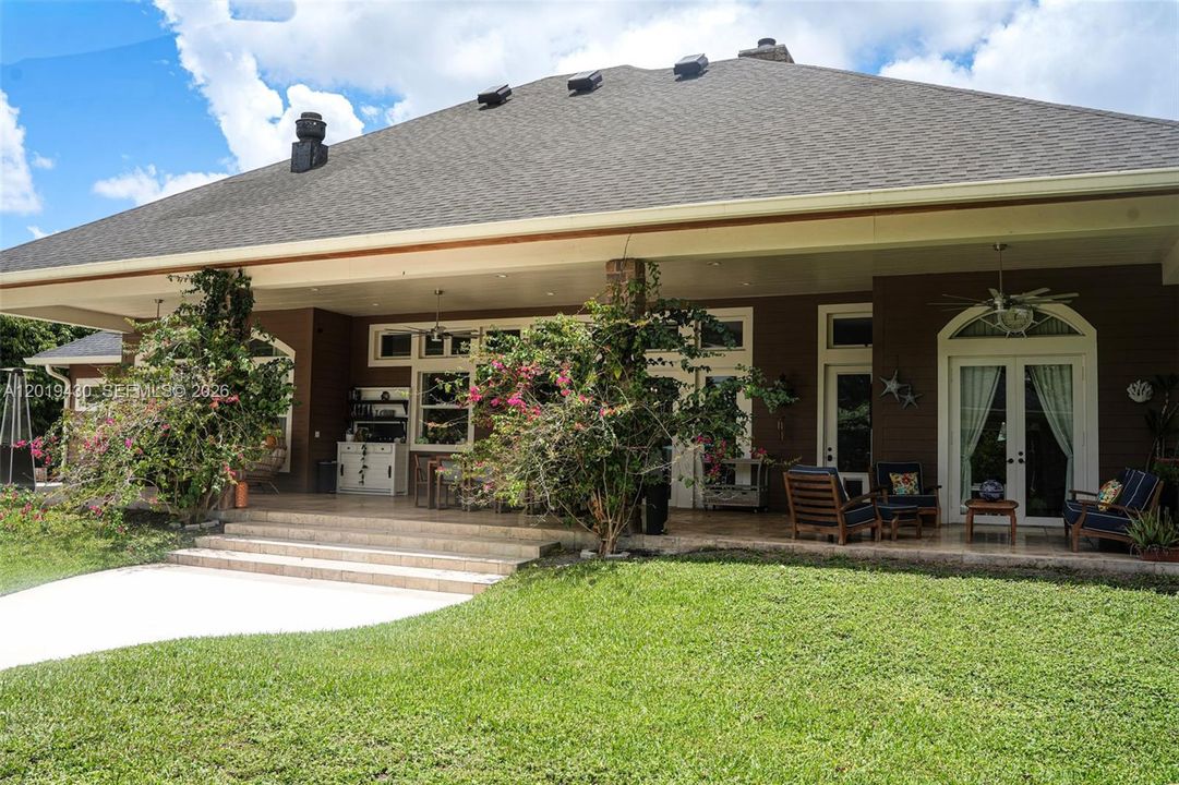 En Venta: $2,745,000 (6 camas, 4 baños, 3576 Pies cuadrados)