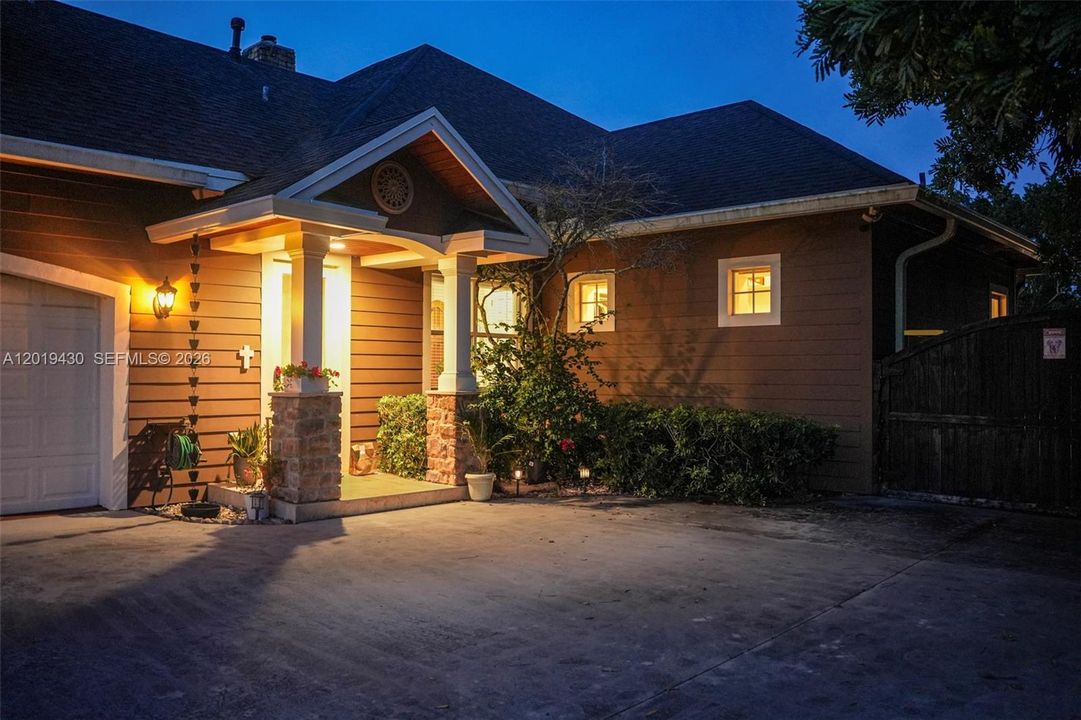 En Venta: $2,745,000 (6 camas, 4 baños, 3576 Pies cuadrados)