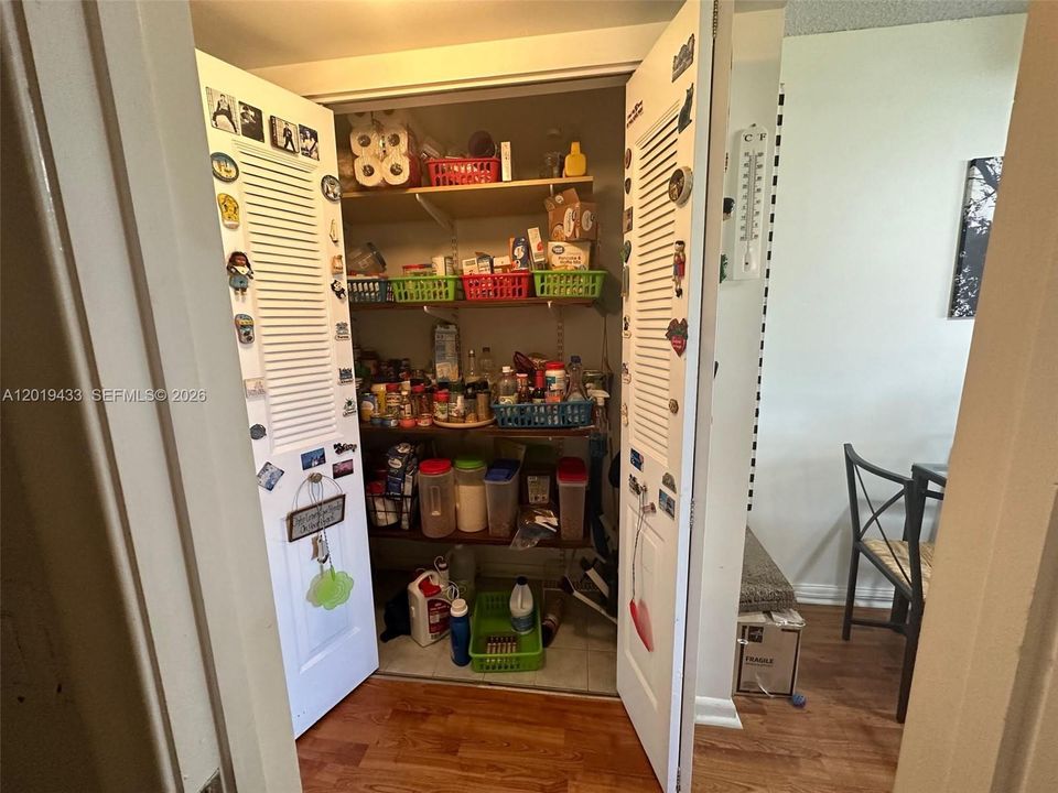 For Sale: $79,000 (1 beds, 1 baths, 646 Square Feet)