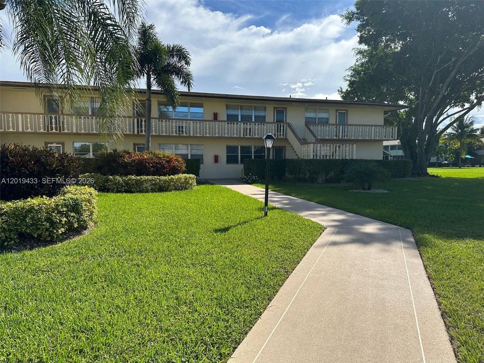 For Sale: $79,000 (1 beds, 1 baths, 646 Square Feet)