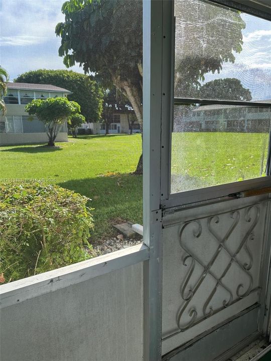 For Sale: $79,000 (1 beds, 1 baths, 646 Square Feet)