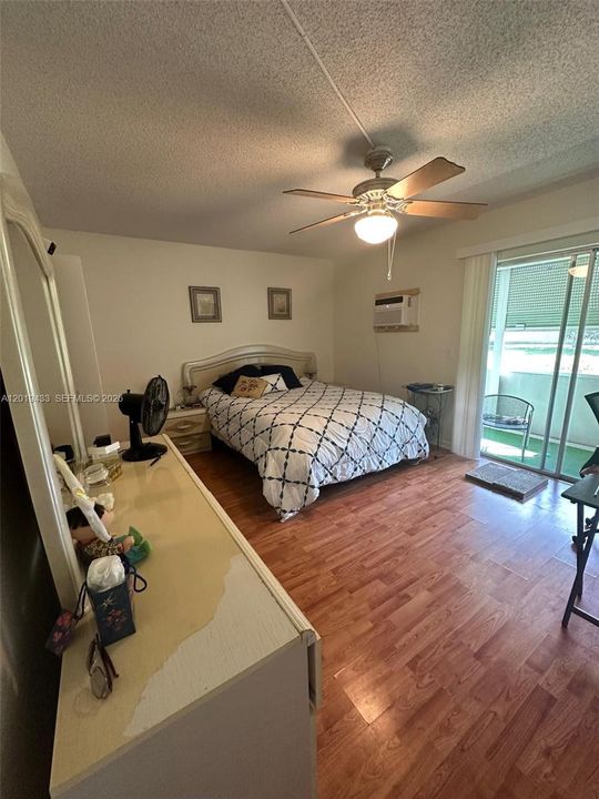 For Sale: $79,000 (1 beds, 1 baths, 646 Square Feet)