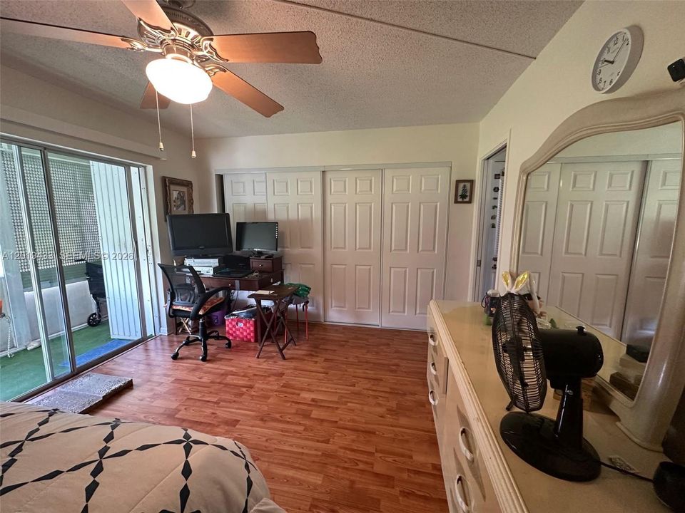 For Sale: $79,000 (1 beds, 1 baths, 646 Square Feet)