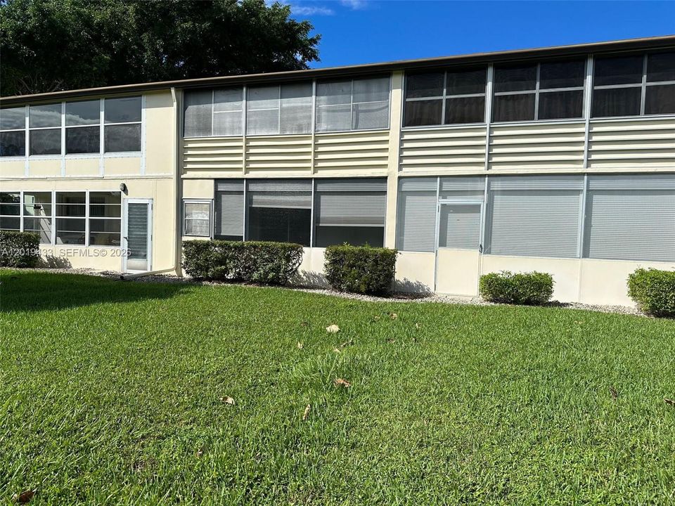 For Sale: $79,000 (1 beds, 1 baths, 646 Square Feet)