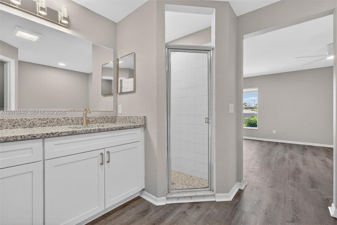 Primary BA w/Double Vanity & Separate Shower & Tub
