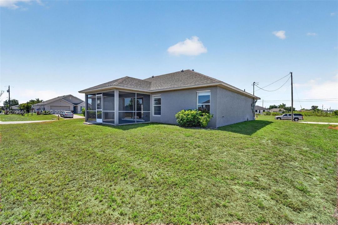 Easy Care Oversized Corner Lot