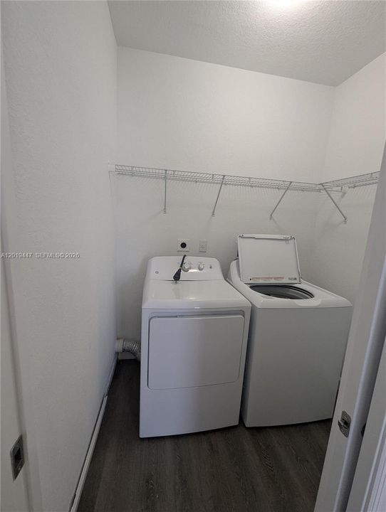 Activo con contrato: $3,500 (3 camas, 2 baños, 2384 Pies cuadrados)