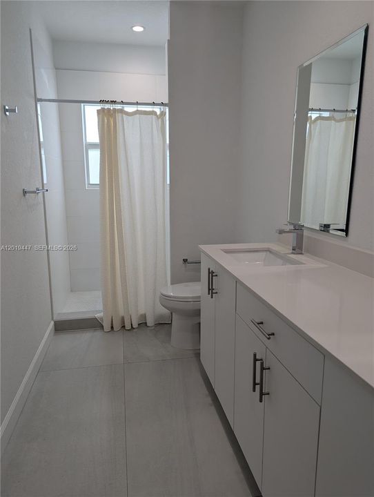 Activo con contrato: $3,500 (3 camas, 2 baños, 2384 Pies cuadrados)