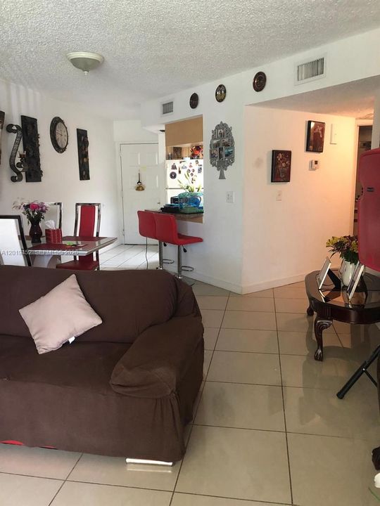 В аренду: $1,925 (1 спален, 1 ванн, 810 Квадратных фут)