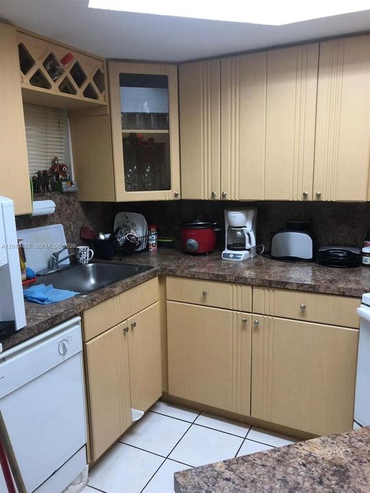 В аренду: $1,925 (1 спален, 1 ванн, 810 Квадратных фут)