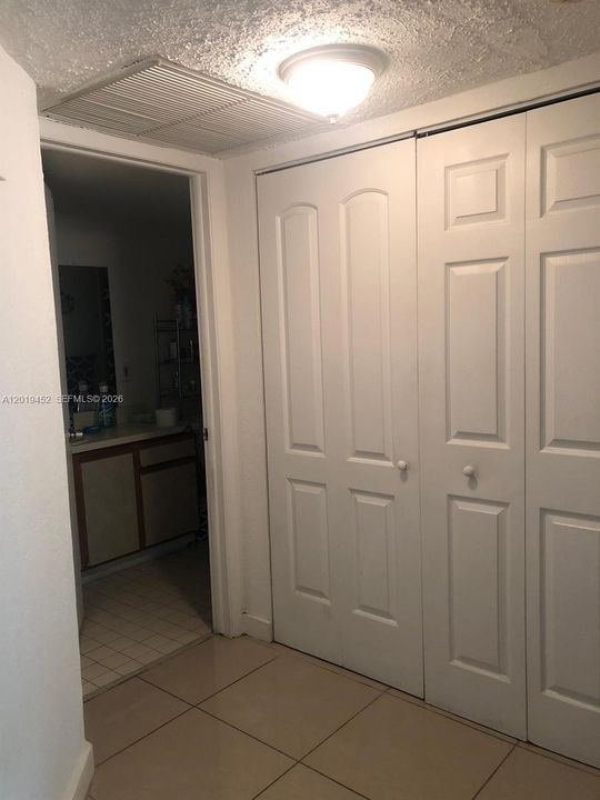 В аренду: $1,925 (1 спален, 1 ванн, 810 Квадратных фут)
