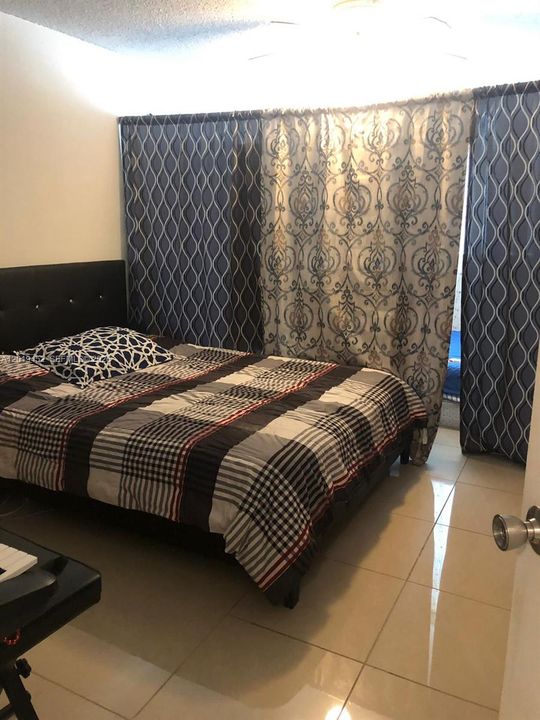 В аренду: $1,925 (1 спален, 1 ванн, 810 Квадратных фут)