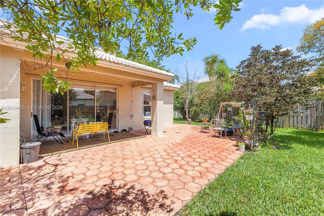 На продажу: $849,900 (4 спален, 2 ванн, 2521 Квадратных фут)