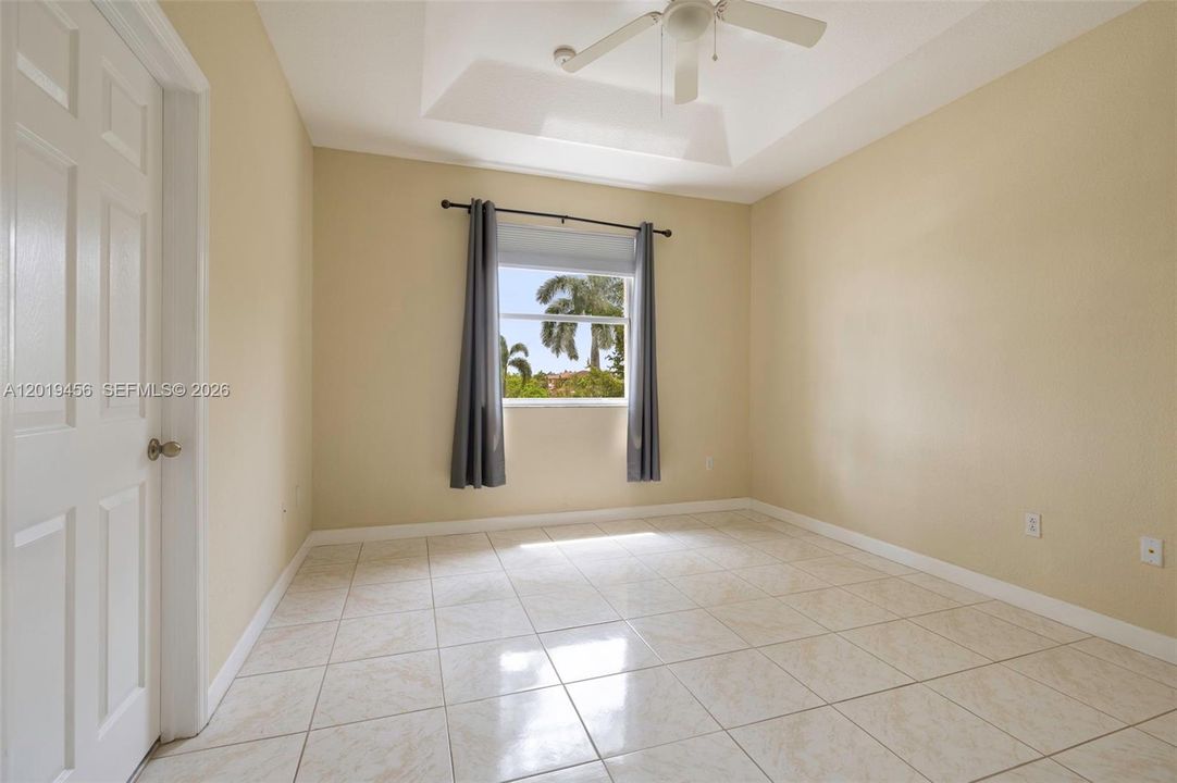 Activo con contrato: $2,650 (3 camas, 2 baños, 1416 Pies cuadrados)