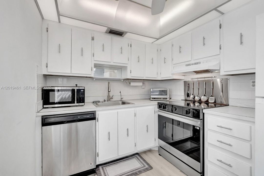 Updated kitchen New digital w-i fi stove