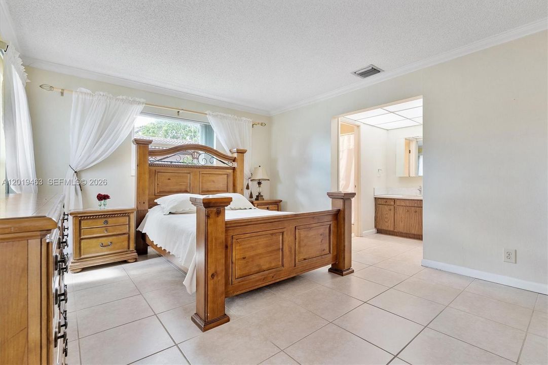 For Sale: $675,000 (4 beds, 2 baths, 1822 Square Feet)