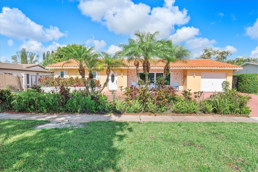 For Sale: $675,000 (4 beds, 2 baths, 1822 Square Feet)