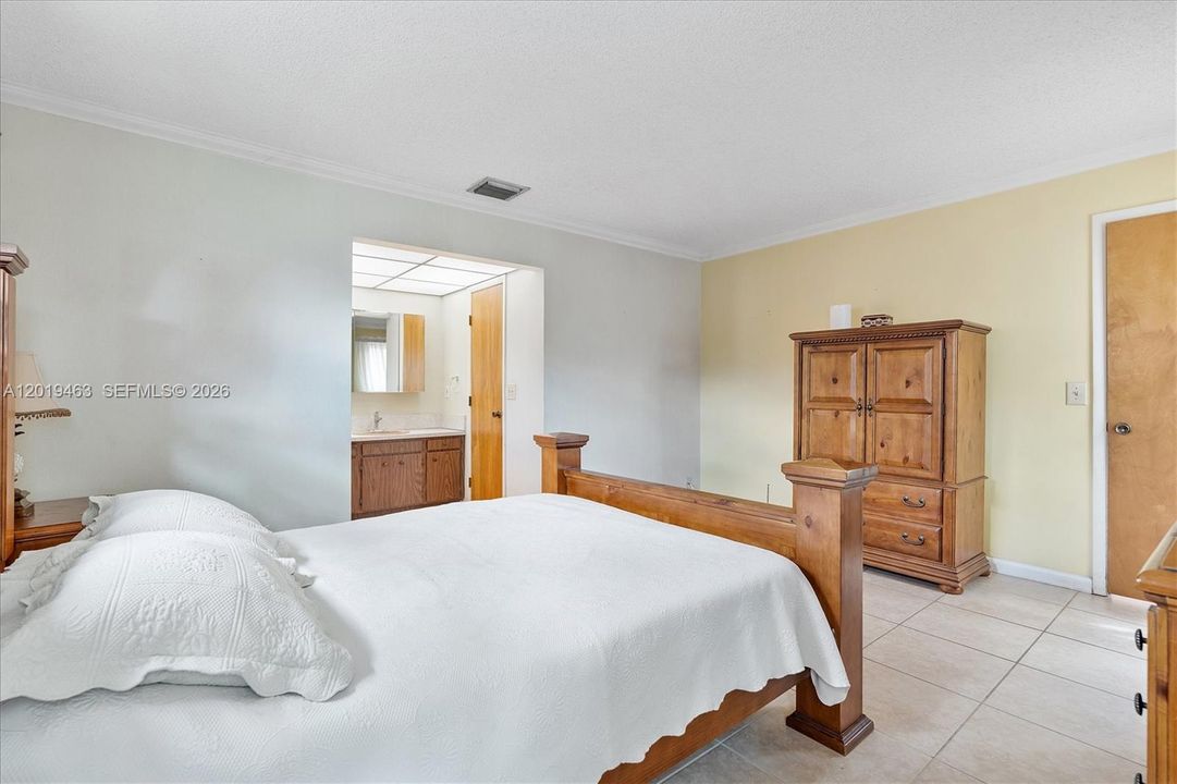 For Sale: $675,000 (4 beds, 2 baths, 1822 Square Feet)