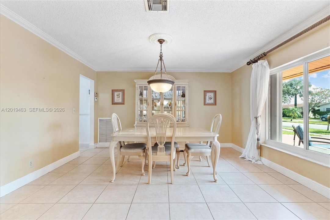 For Sale: $675,000 (4 beds, 2 baths, 1822 Square Feet)