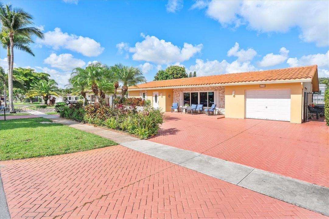 For Sale: $675,000 (4 beds, 2 baths, 1822 Square Feet)