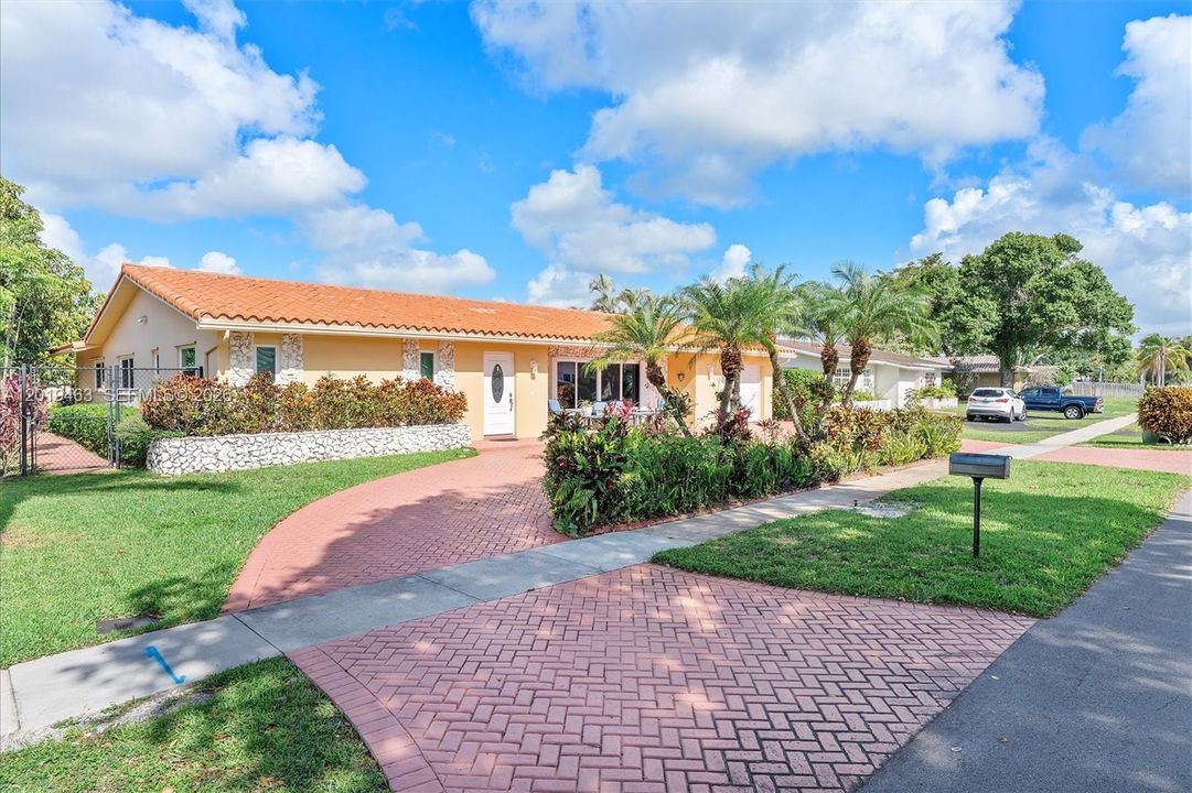 For Sale: $675,000 (4 beds, 2 baths, 1822 Square Feet)