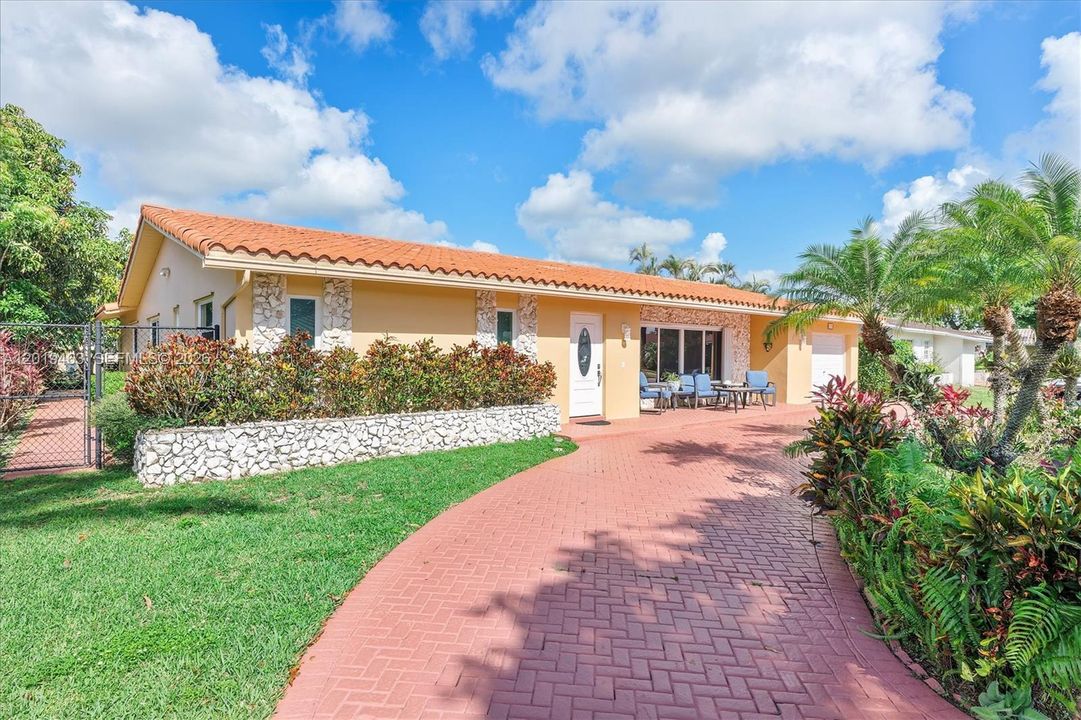 For Sale: $675,000 (4 beds, 2 baths, 1822 Square Feet)