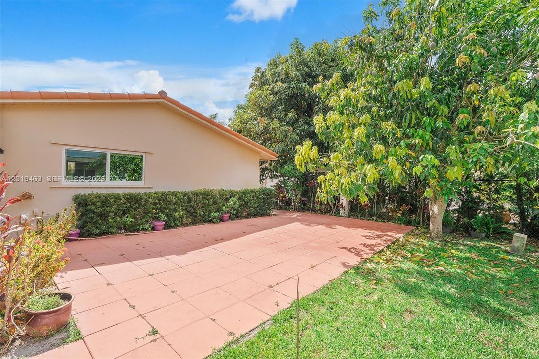 For Sale: $675,000 (4 beds, 2 baths, 1822 Square Feet)