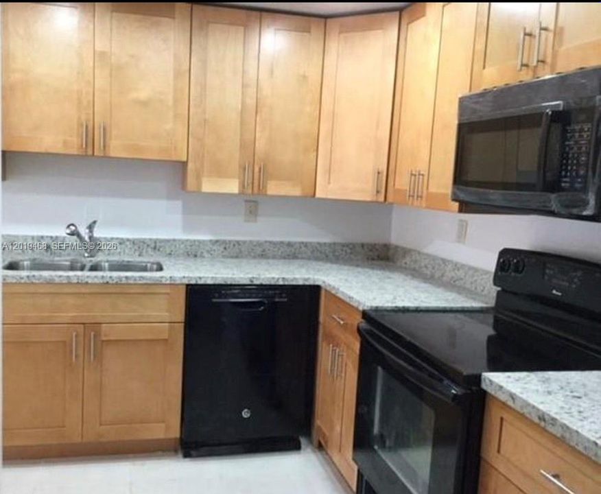 Active With Contract: $1,800 (1 beds, 1 baths, 870 Square Feet)