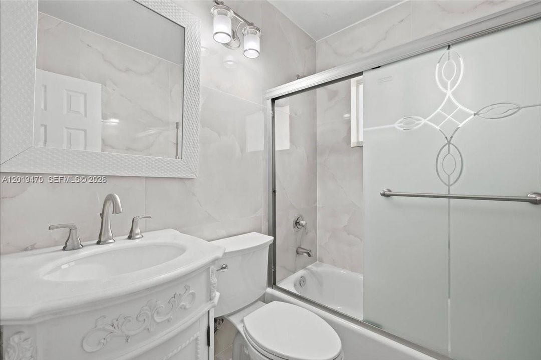 Под контрактом: $549,900 (2 спален, 1 ванн, 1581 Квадратных фут)