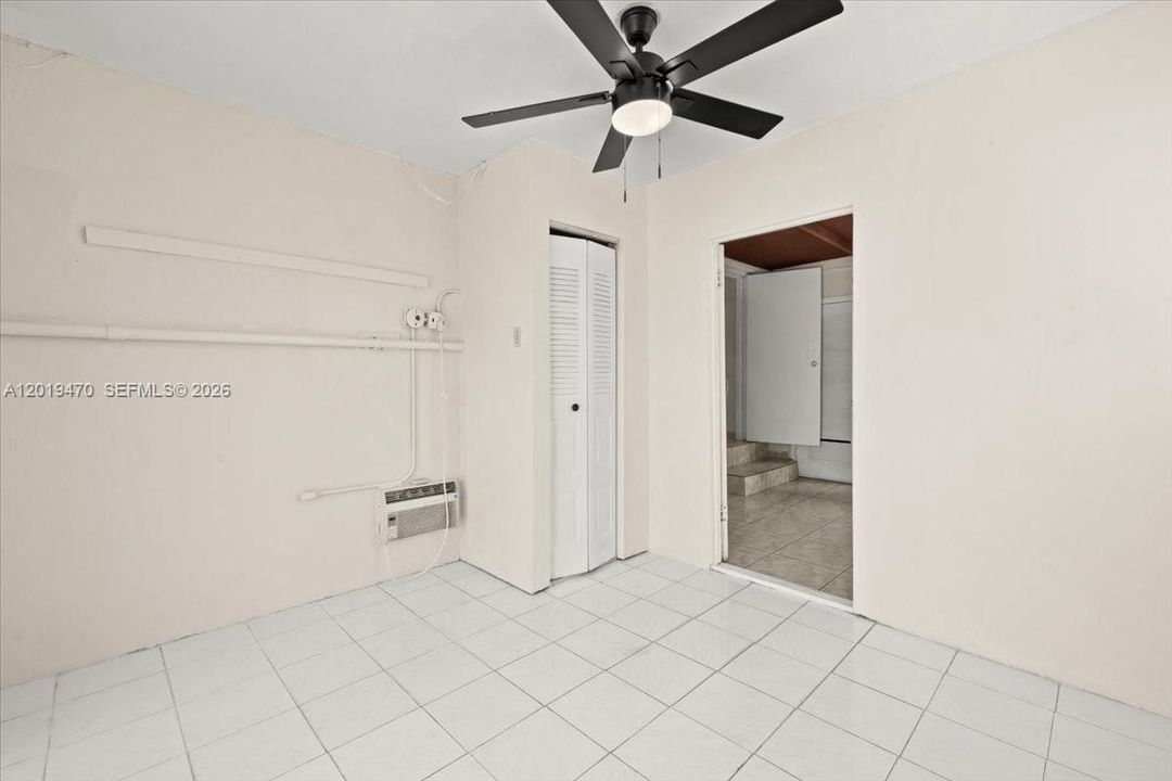 Под контрактом: $549,900 (2 спален, 1 ванн, 1581 Квадратных фут)