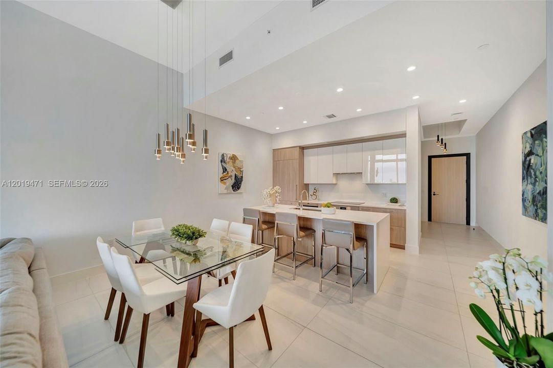 For Sale: $2,000,000 (2 beds, 2 baths, 1420 Square Feet)