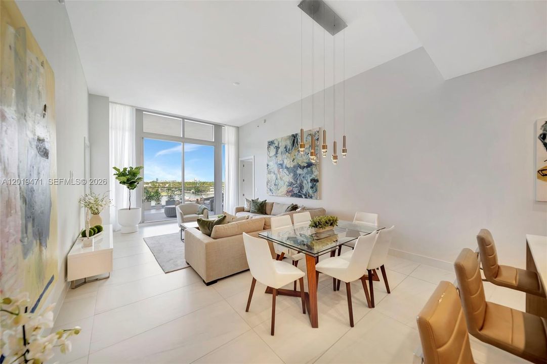 For Sale: $2,000,000 (2 beds, 2 baths, 1420 Square Feet)
