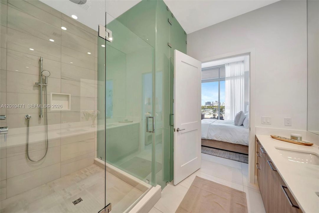 For Sale: $2,000,000 (2 beds, 2 baths, 1420 Square Feet)