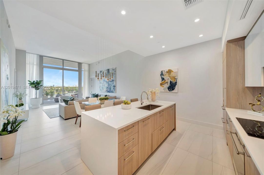 For Sale: $2,000,000 (2 beds, 2 baths, 1420 Square Feet)