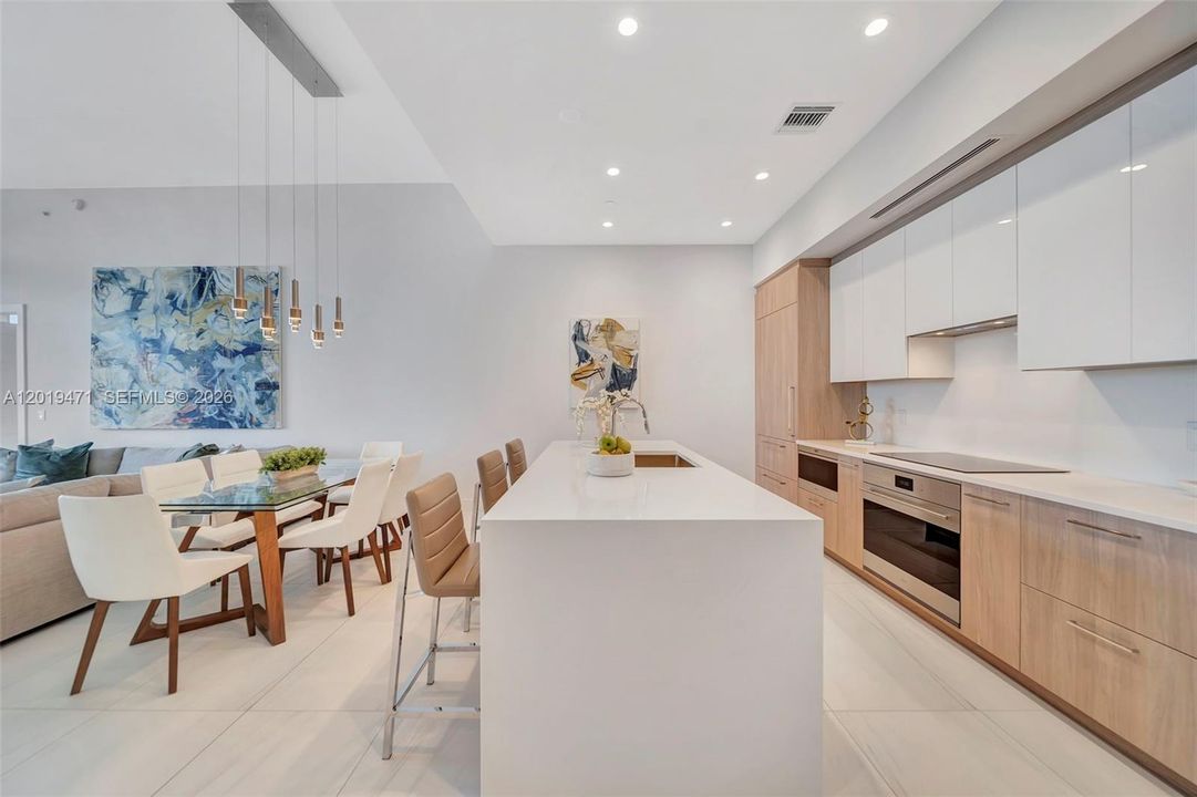 For Sale: $2,000,000 (2 beds, 2 baths, 1420 Square Feet)