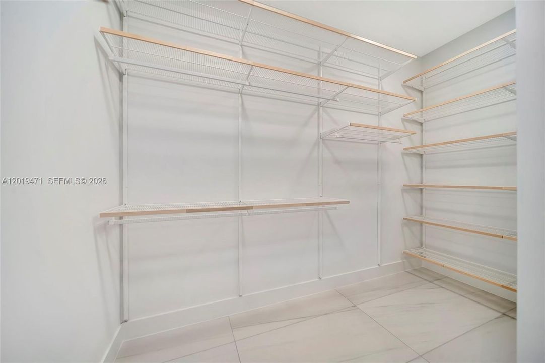 For Sale: $2,000,000 (2 beds, 2 baths, 1420 Square Feet)
