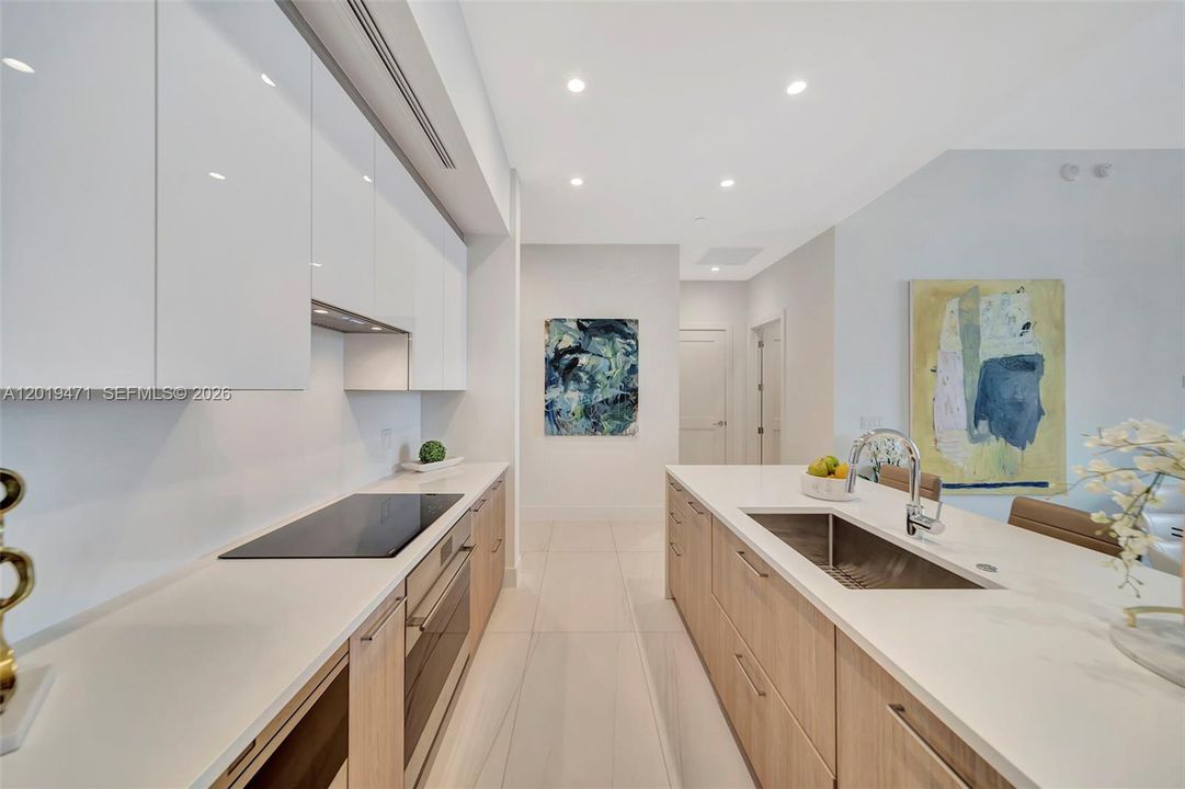 For Sale: $2,000,000 (2 beds, 2 baths, 1420 Square Feet)