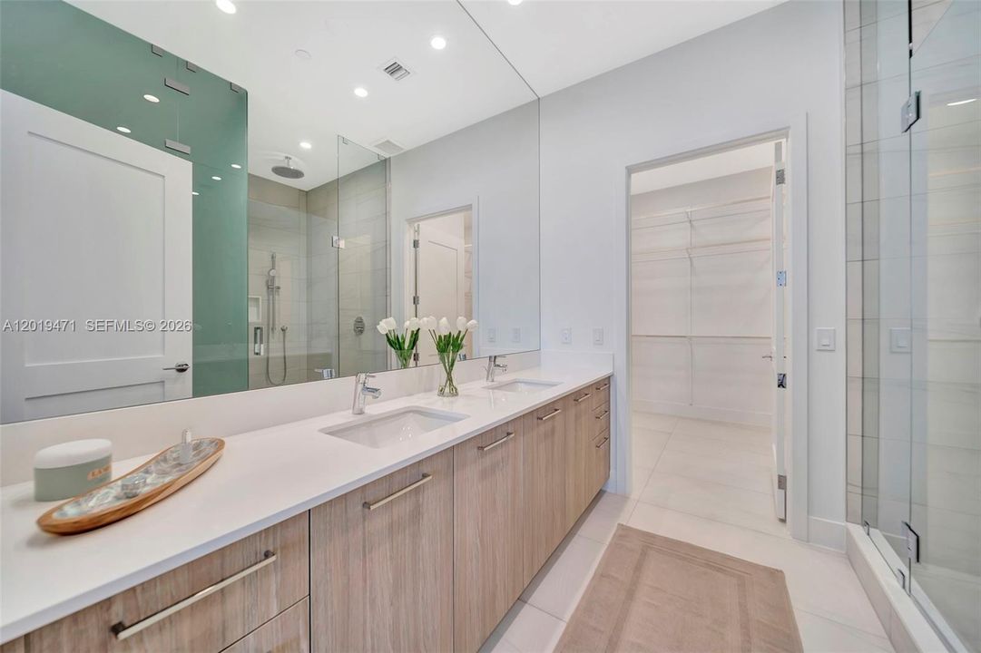 For Sale: $2,000,000 (2 beds, 2 baths, 1420 Square Feet)