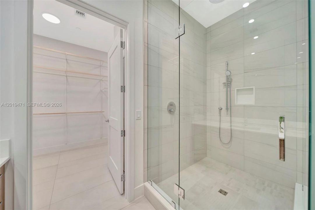 For Sale: $2,000,000 (2 beds, 2 baths, 1420 Square Feet)