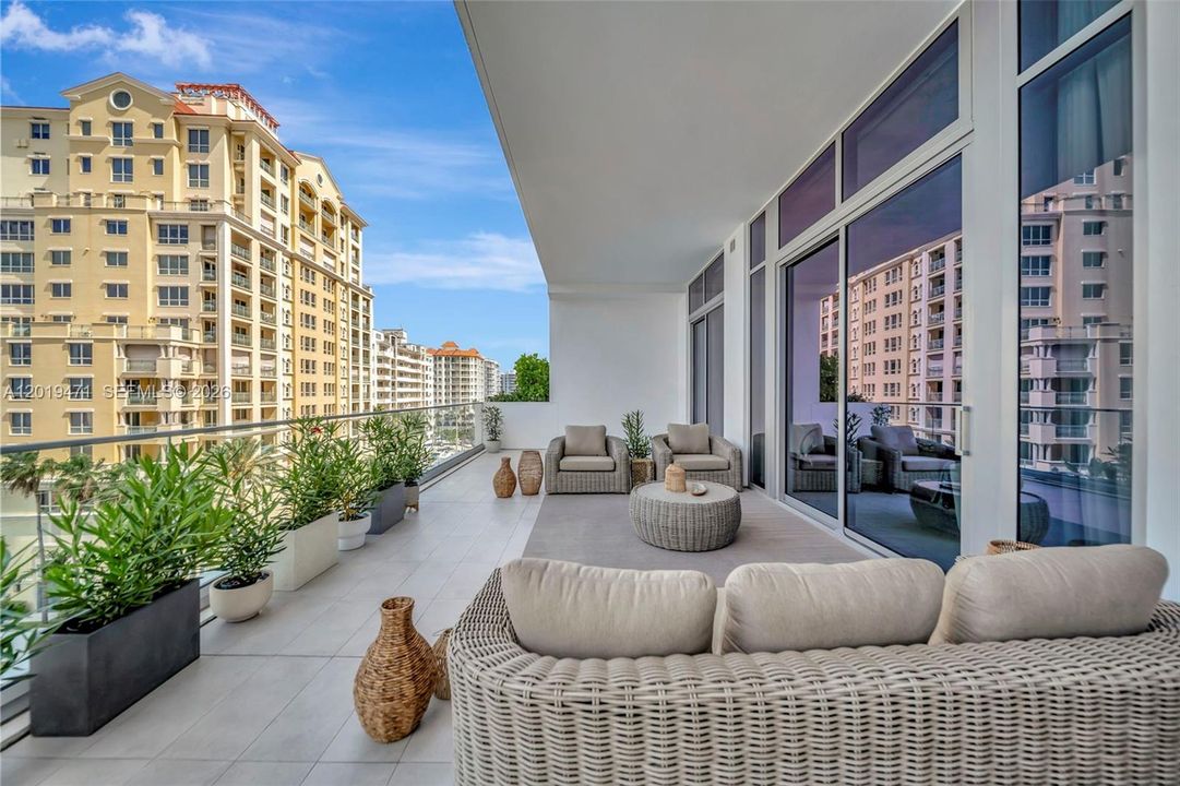 For Sale: $2,000,000 (2 beds, 2 baths, 1420 Square Feet)
