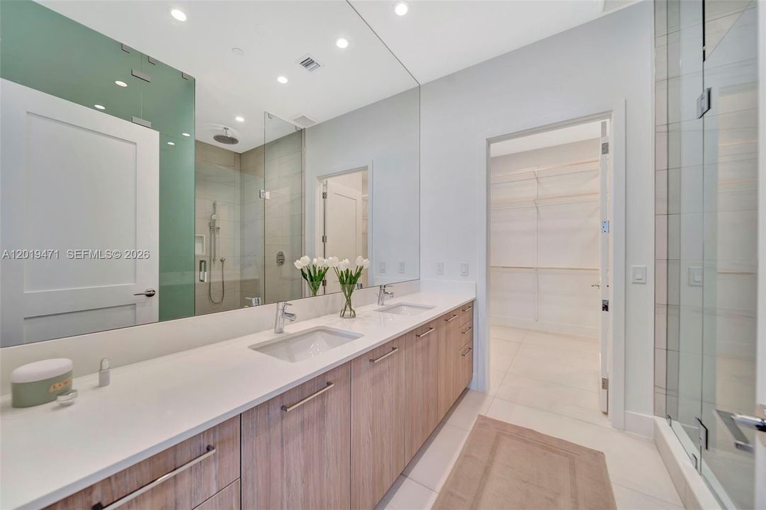 For Sale: $2,000,000 (2 beds, 2 baths, 1420 Square Feet)