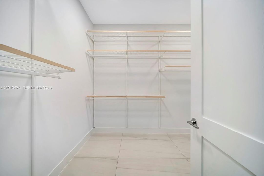 For Sale: $2,000,000 (2 beds, 2 baths, 1420 Square Feet)