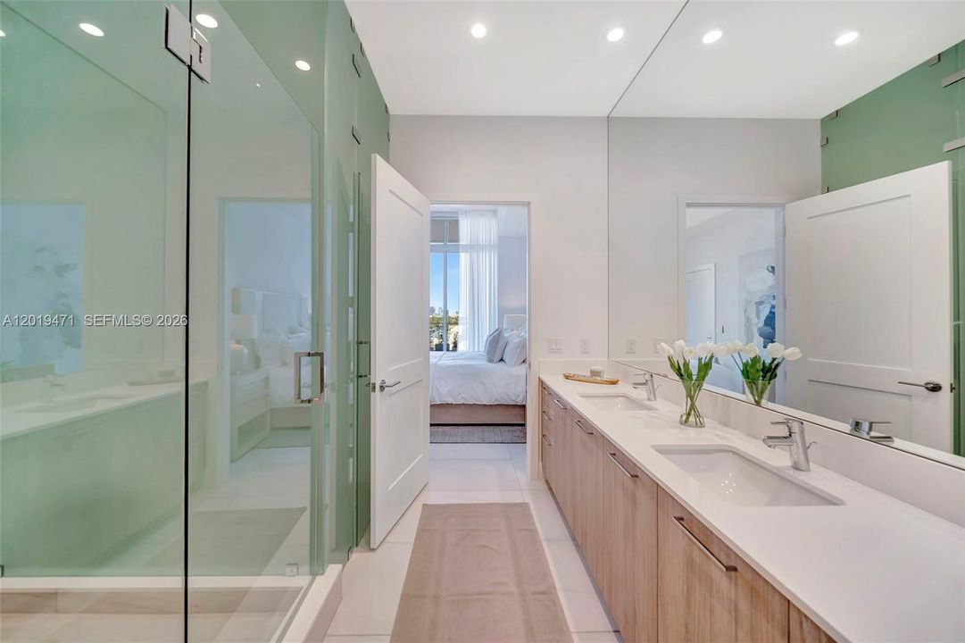 For Sale: $2,000,000 (2 beds, 2 baths, 1420 Square Feet)