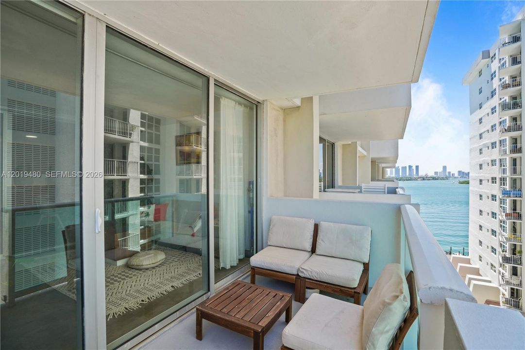 En Venta: $372,000 (1 camas, 1 baños, 837 Pies cuadrados)