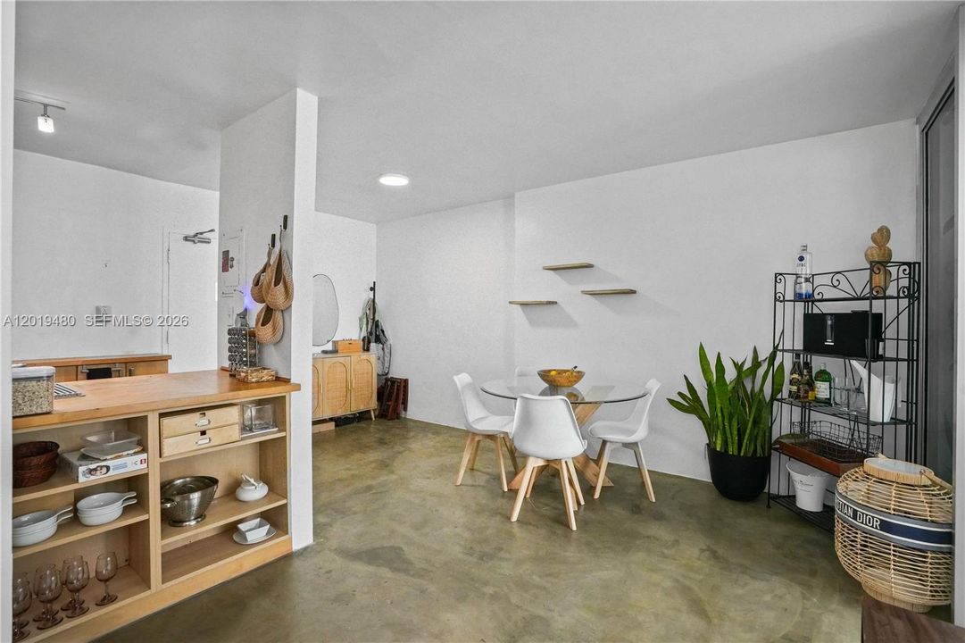 En Venta: $372,000 (1 camas, 1 baños, 837 Pies cuadrados)