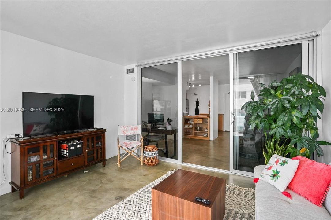 En Venta: $372,000 (1 camas, 1 baños, 837 Pies cuadrados)